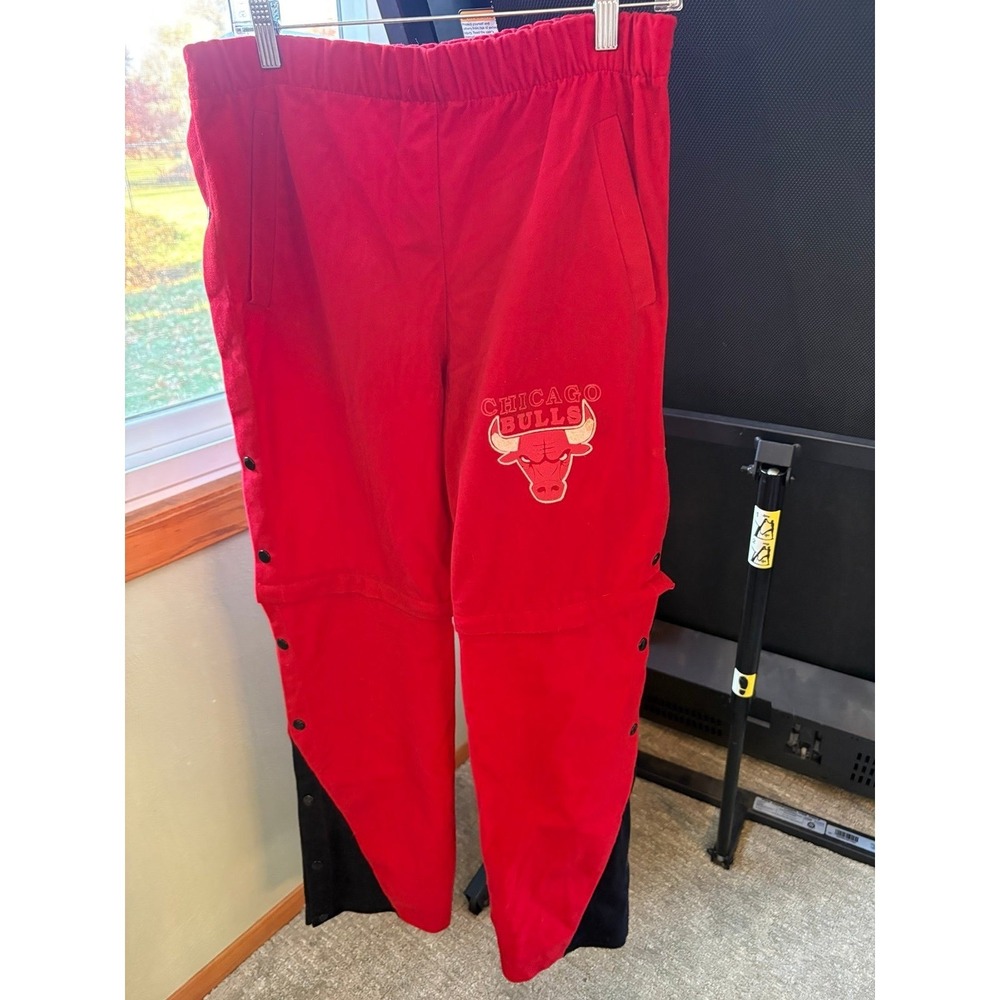 Vintage rare  Chicago bulls world class zip away pants/shorts XS